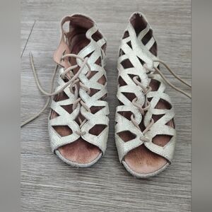 Gentle Soul Brielle Sandals Size 6 1/2 Metallic Gold Color. Very Comfortable